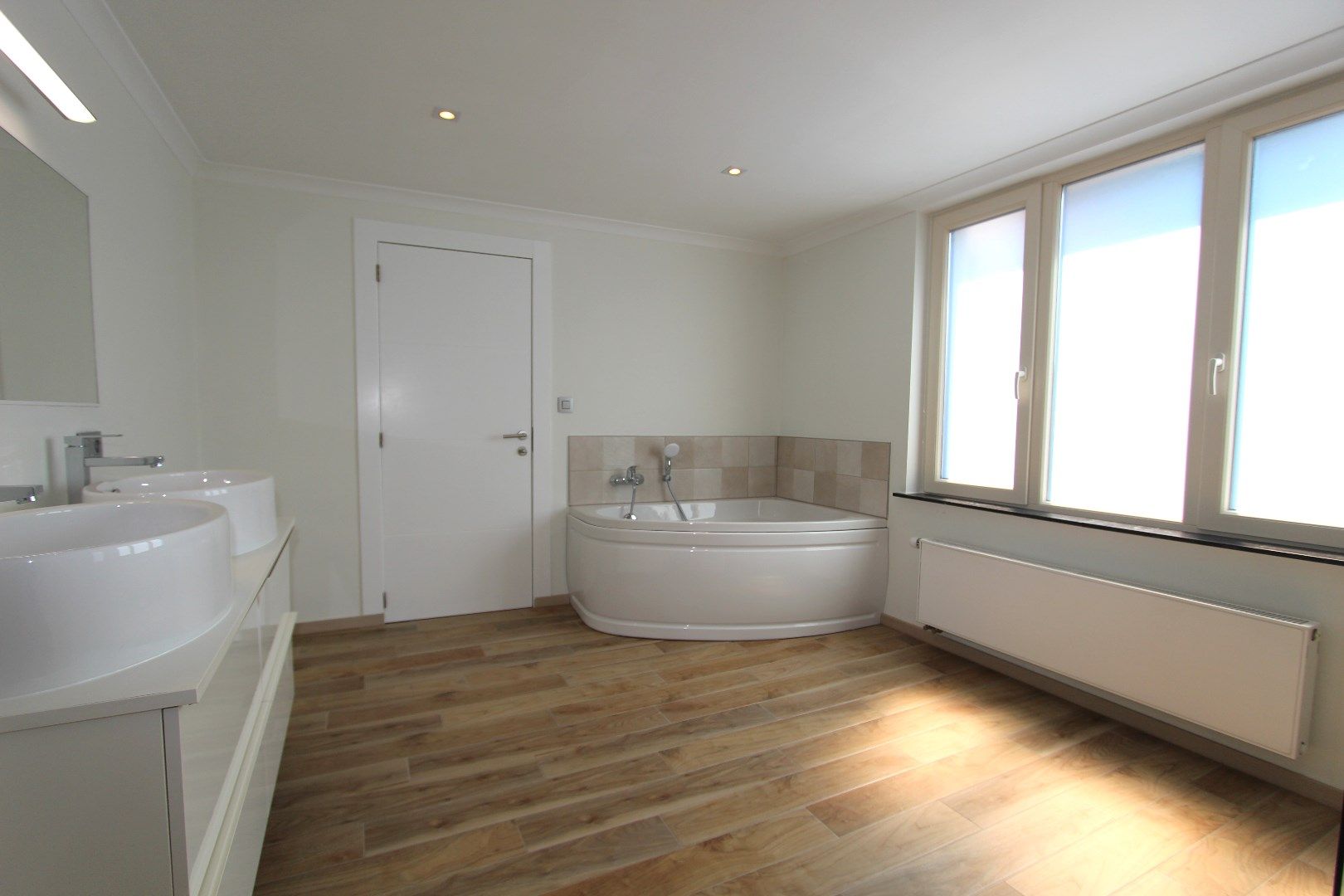 MOOI VERNIEUWDE WONING MET TUIN foto 16
