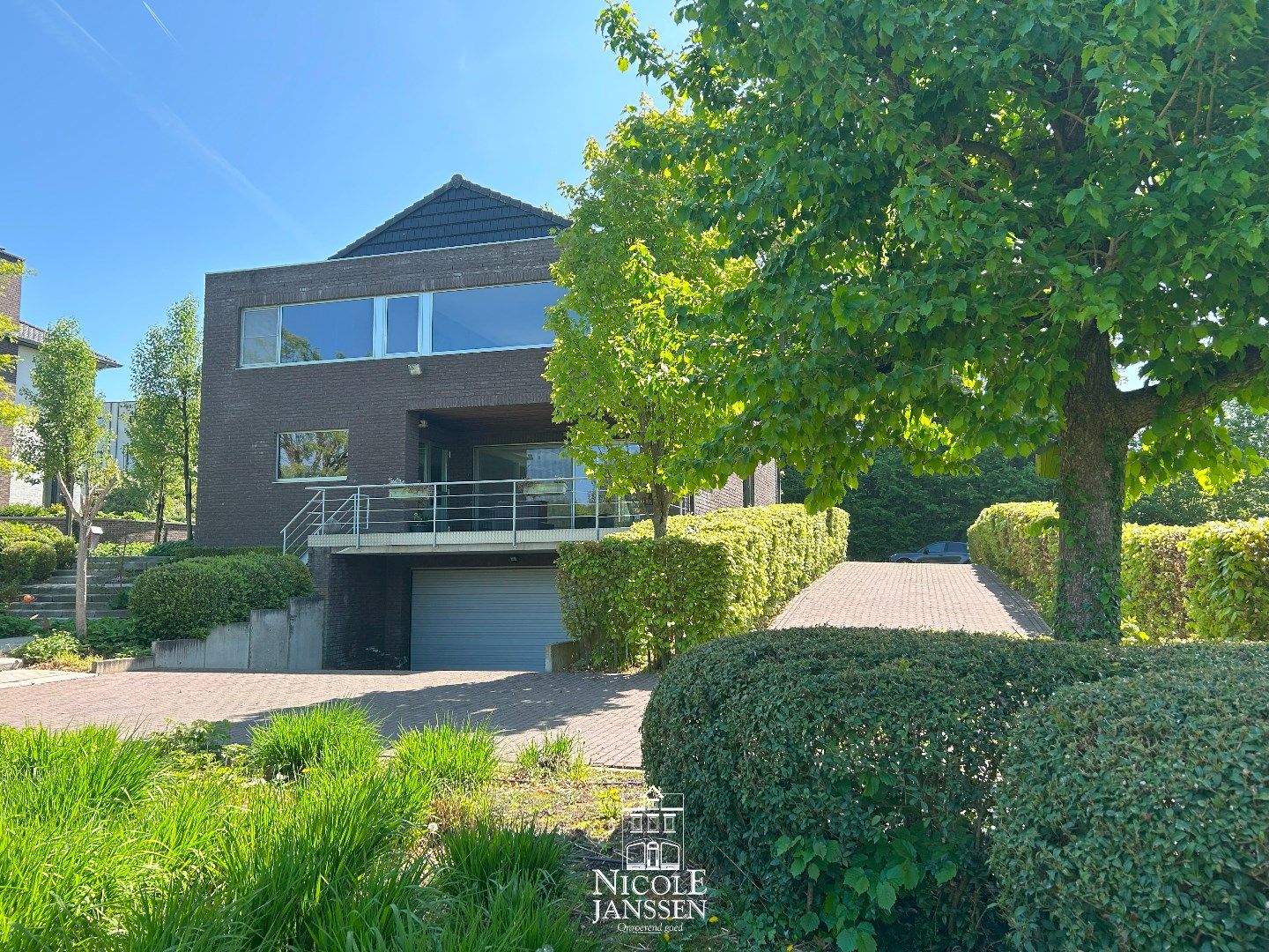 Zeer moderne en luchtige woning in een rustige, groene omgeving foto 30