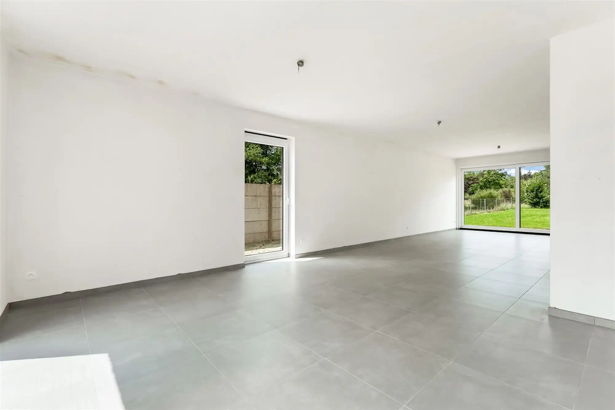 VOLLEDIG AFGEWERKTE NIEUWBOUWWONING IN DOODLOPENDE STRAAT foto 12