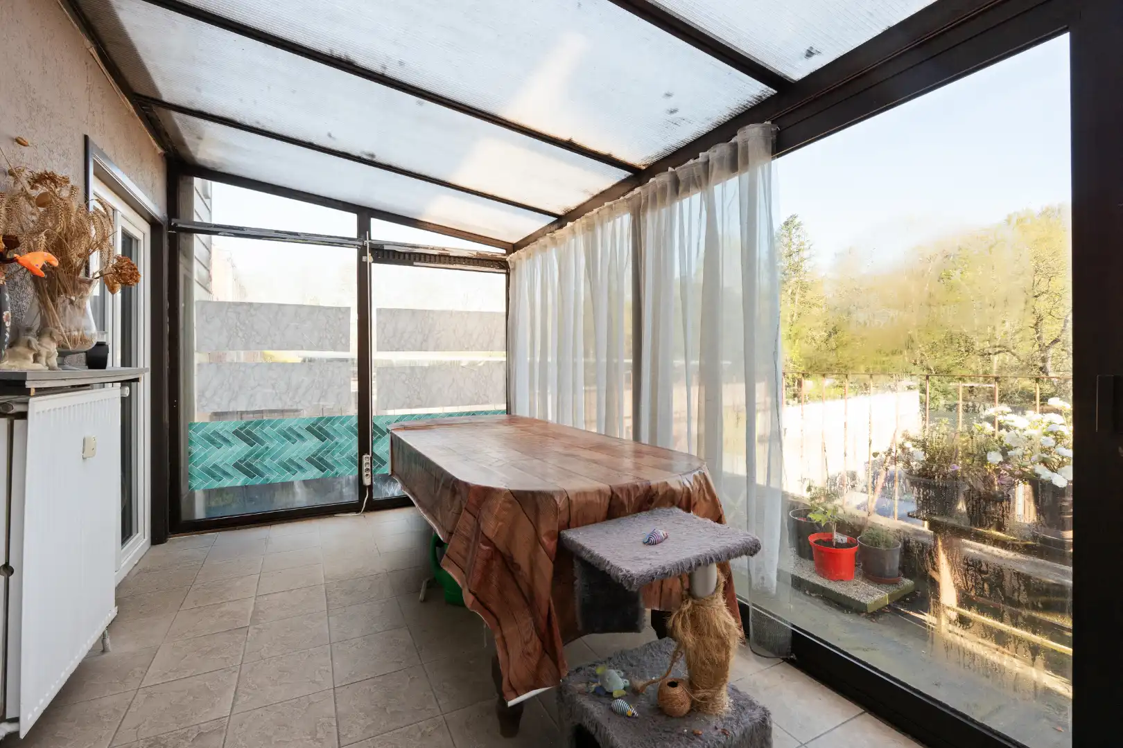 Ruim appartement met 3 slaapkamers, terras en garage in centrum Overmere foto 8