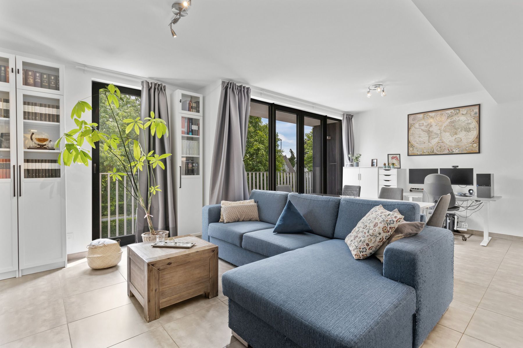 Modern 1-slpk. appartement met terras en parking foto 2