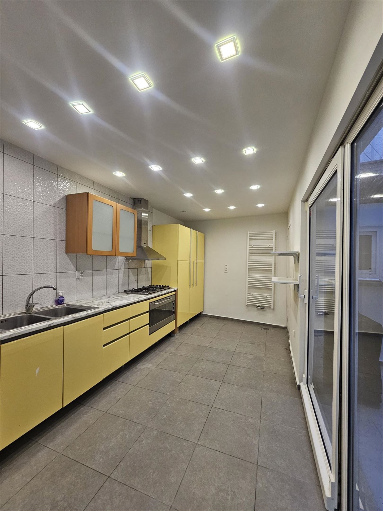 Gunstig gelegen ruime woning met stadskoer. foto 5