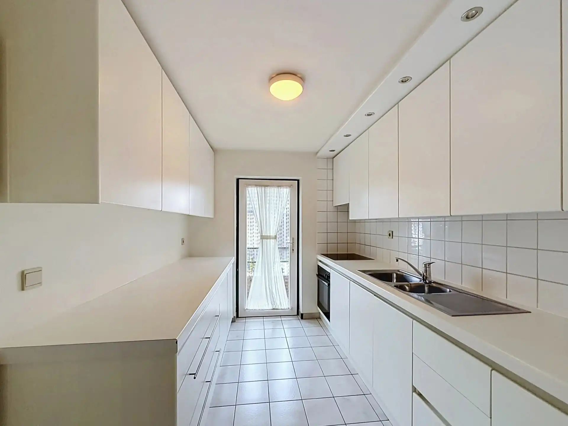 Ruim appartement met 2 slaapkamers, 2 staanplaatsen en 3 kelders foto 11