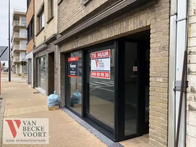 Handelsgelijkvloers 60m² aan drukke invalsweg Oostende foto 10
