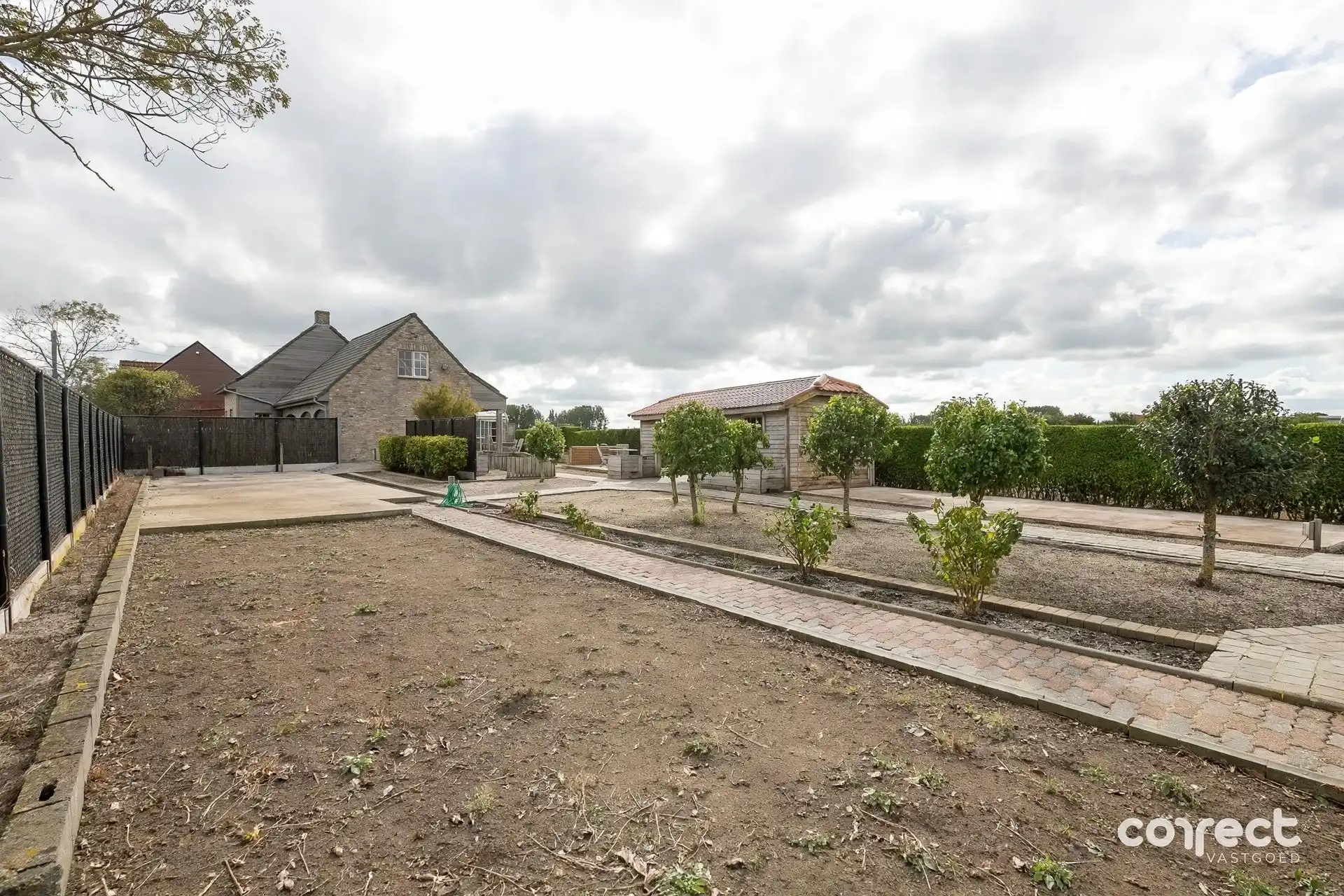 Landelijk gelegen woning op ruim perceel nabij de kust. foto 18