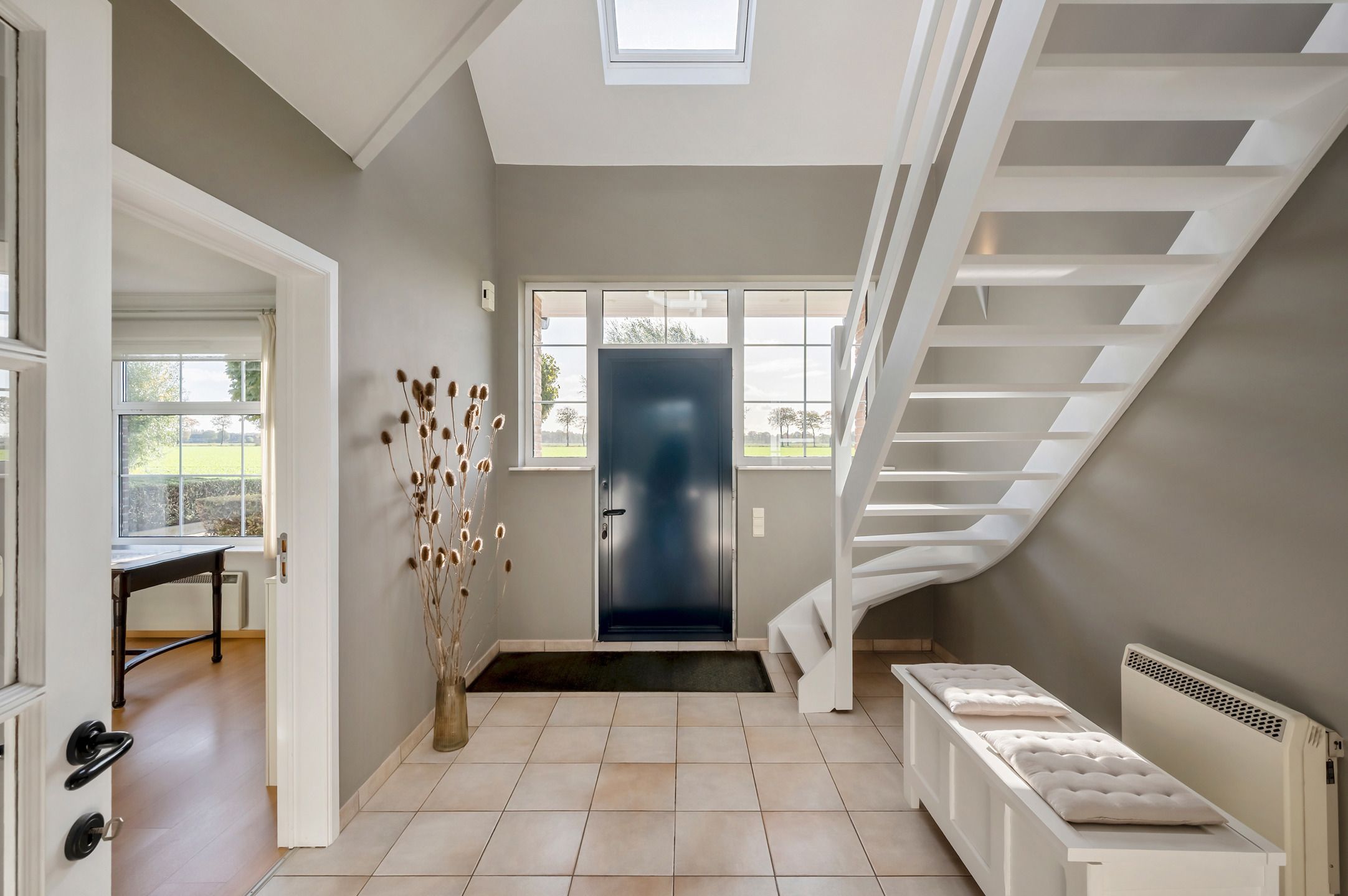 Instapklare villa op perceel van Ca. 4.010 m²! foto 3