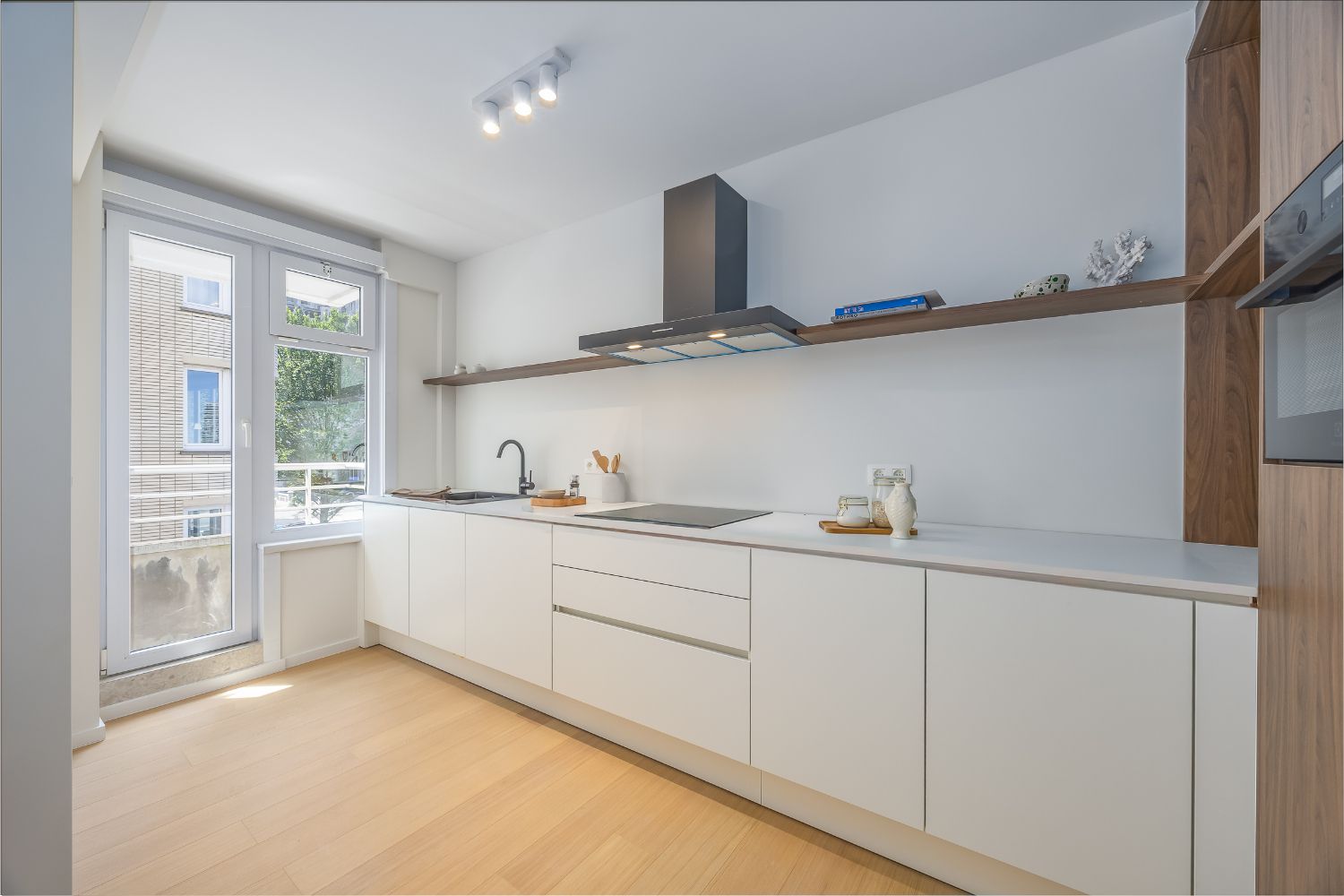 Gerenoveerd twee slaapkamer appartement in centrum Oostende foto 10