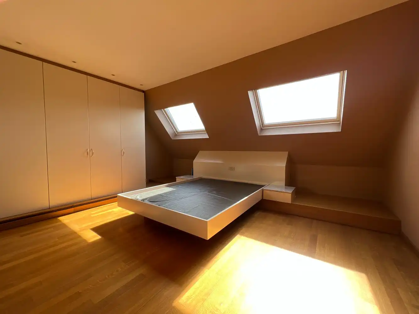 Lichtrijk appartement met 2 slaapkamers + garage foto 6