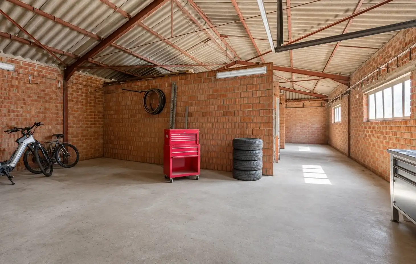 Commercieel pand met ruime handelsruimte, loods én drie-slaapkamer appartement van 160 m² in Wezemaal ! foto 13