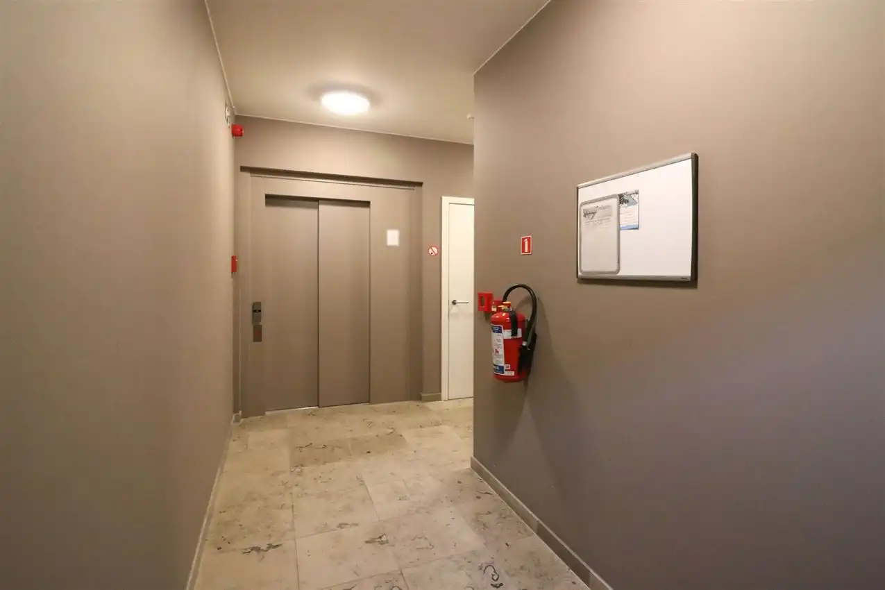 App. met 2 slpk., terras en autostaanplaats, rustig gelegen foto 32