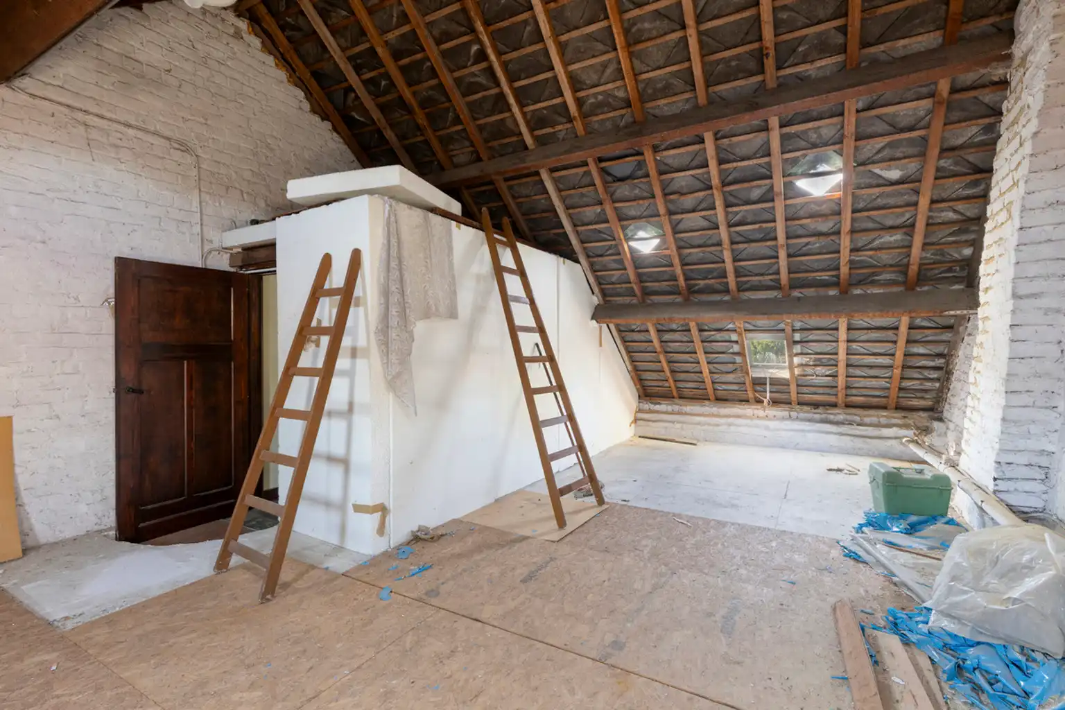 Karaktervolle tweegevelwoning in zeer gegeerde wijk foto 13