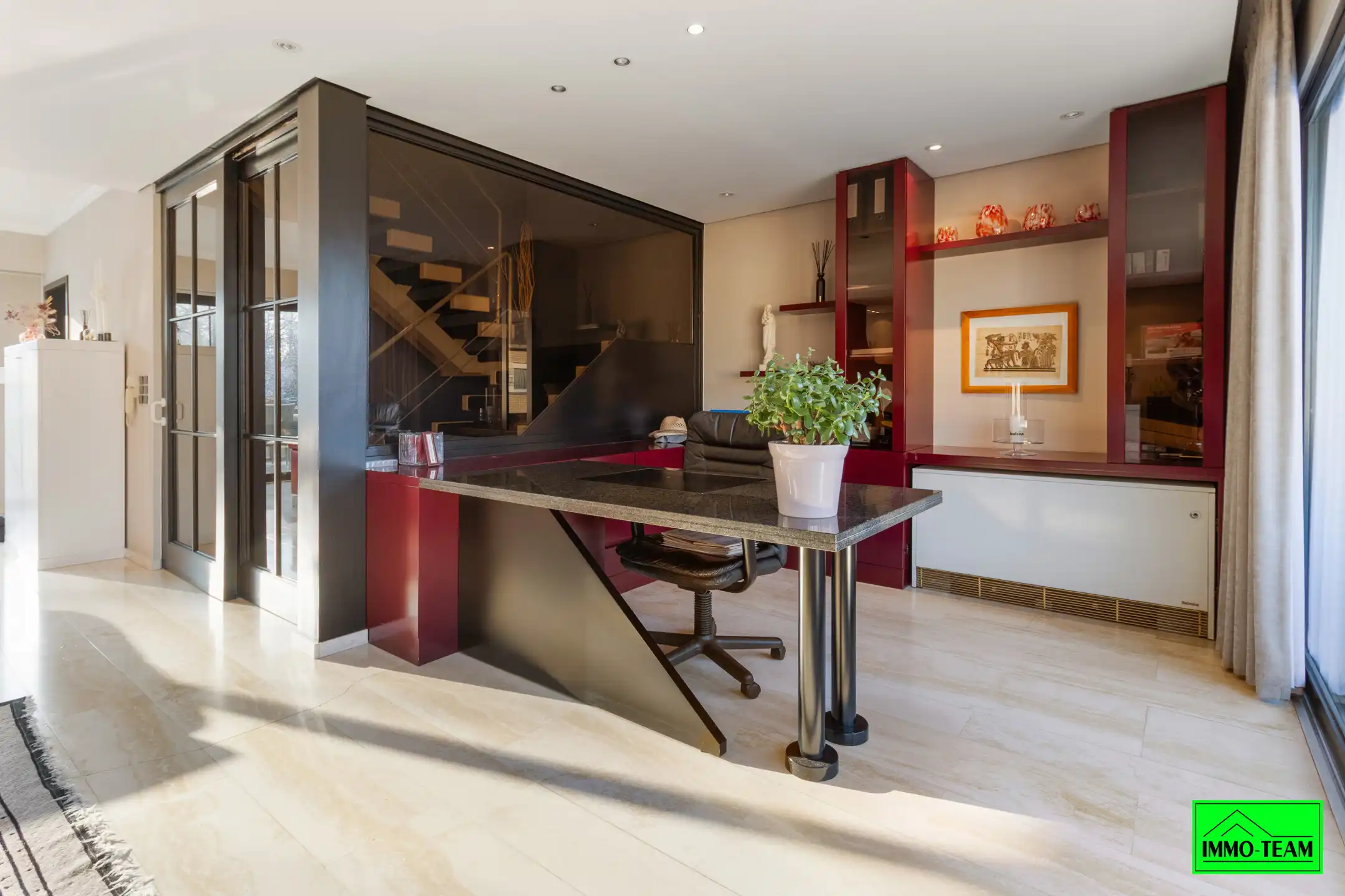 Ruime 2-gevelwoning met garage, tuin en 3 slaapkamers foto 9