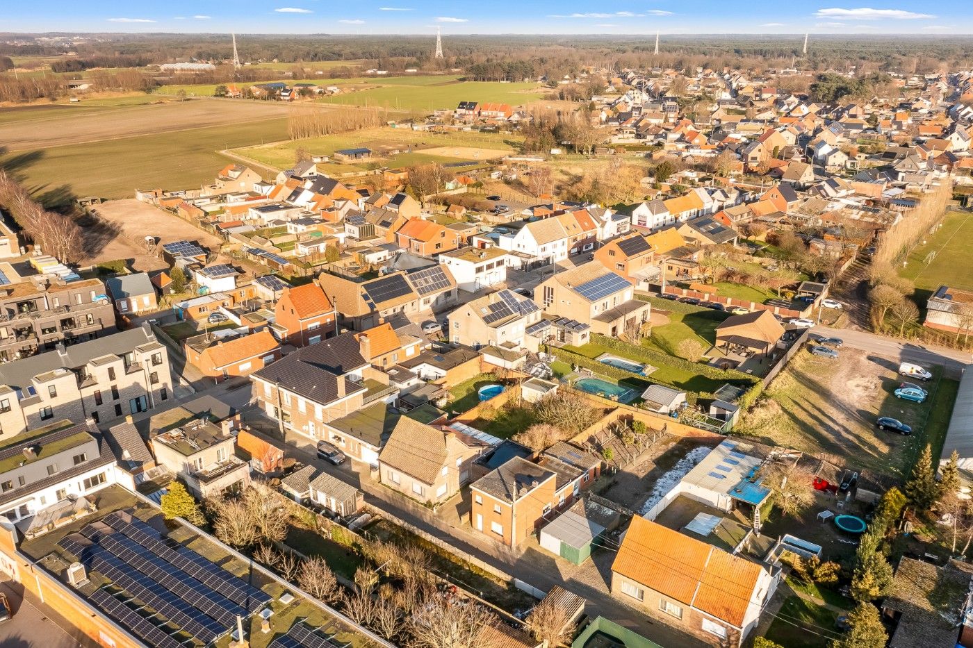 Licht op te frissen, vrijstaande woning met 2 à 3 slpk., tuin en dubbele garage foto 23