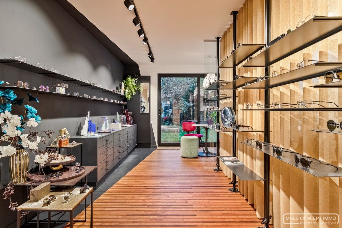 Te koop handelspand op top locatie met bovenliggend ruim appartement foto 5