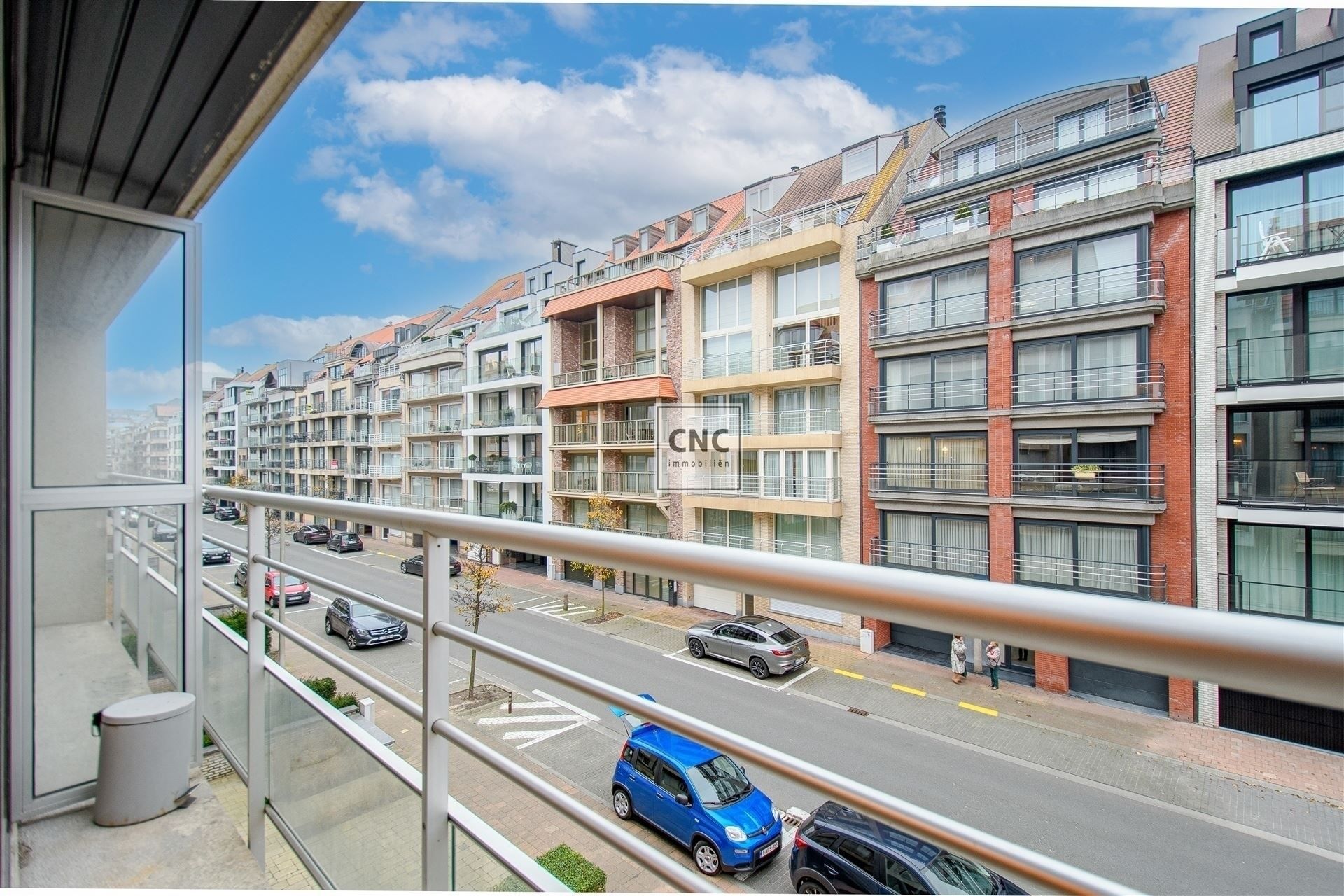 Appartement met 2 slaapkamers in het centrum van Knokke, gelegen op de Leopoldlaan, vlakbij de Lippenslaan.  foto 6