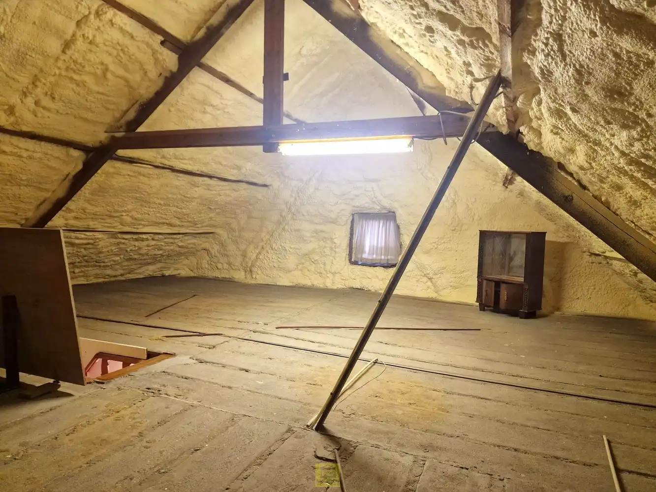 Rustig gelegen gezinswoning met 4 slaapkamers, garage en ruime zolder (= extra kamers) foto 18