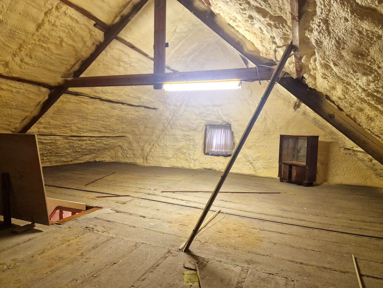 Rustig gelegen gezinswoning met 4 slaapkamers, garage en ruime zolder (= extra kamers) foto 18