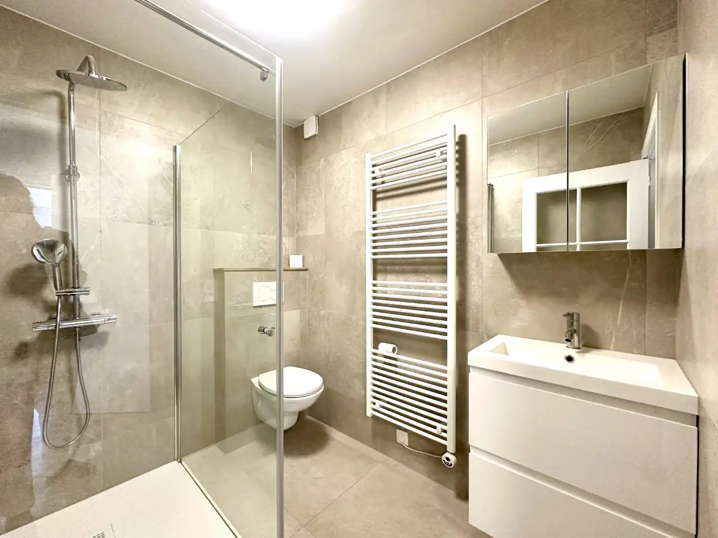 Lichtrijk appartement met twee slaapkamers te Sint-Kruis foto 8