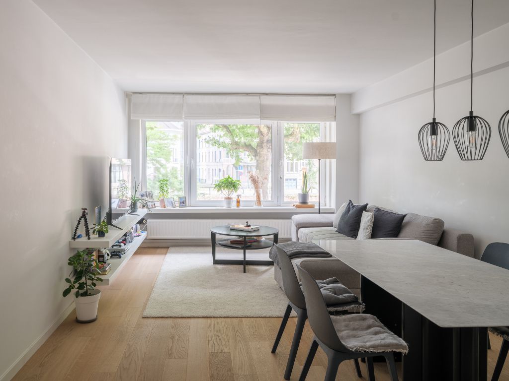 Instapklaar appartement met uniek waterzicht en zonnig terras foto 2