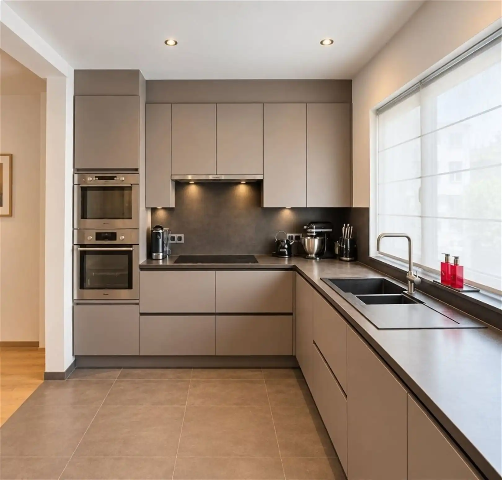 Volledig gerenoveerde en instapklare woning met tal van mogelijkheden op een toplocatie in Sint-Niklaas foto 2