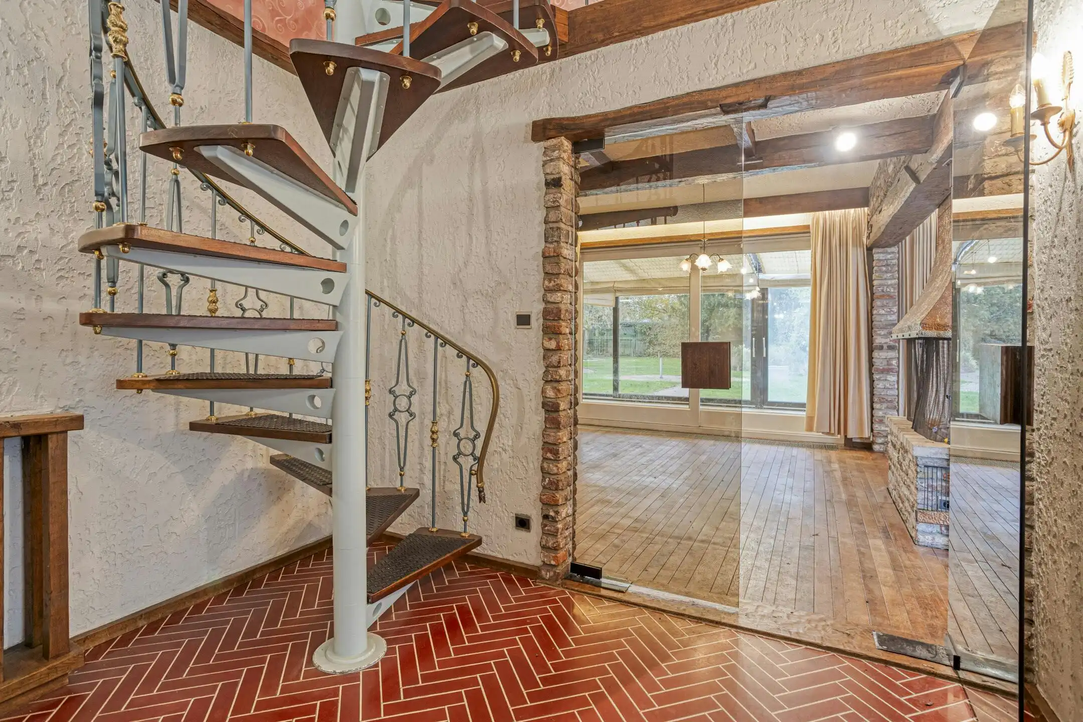 Huis te koop in Ieper met 3 kamers, tuin en garage foto 4