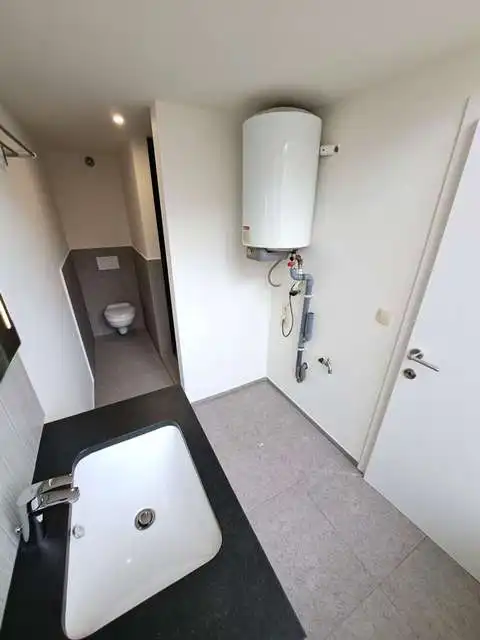 Instapklaar 1-slaapkamerappartement te huur in het centrum van Brugge foto 8