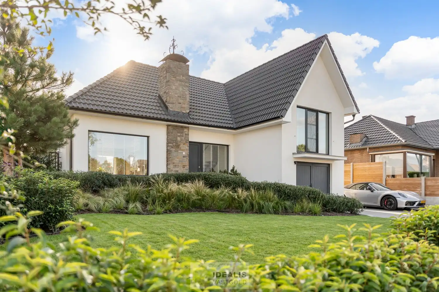 IDEALIS VASTGOED – Een prachtige instapklare woning in het fijne Hamont op een steenworp van de NL-grens! foto {{pictureIndex}}