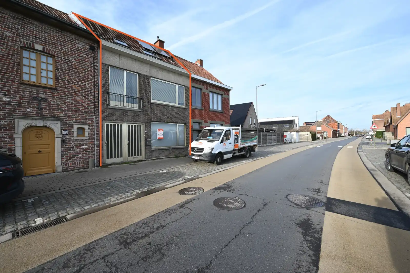 Woning (3slpk) + volledig ingerichte studio in het hartje van Ardooie! foto {{pictureIndex}}