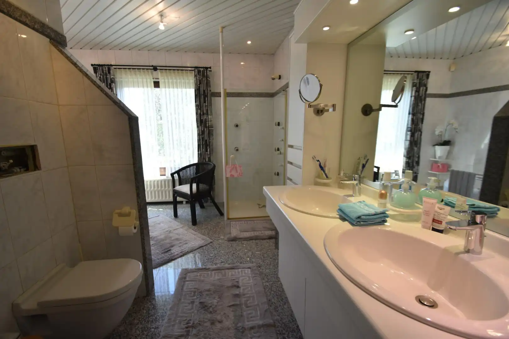 Goed onderhouden woning in rustige buurt. foto 8