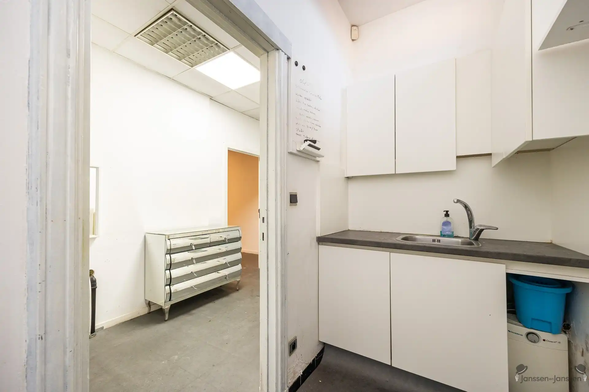 Polyvalente handelsruimte met veel mogelijkheden op toplocatie! foto 13