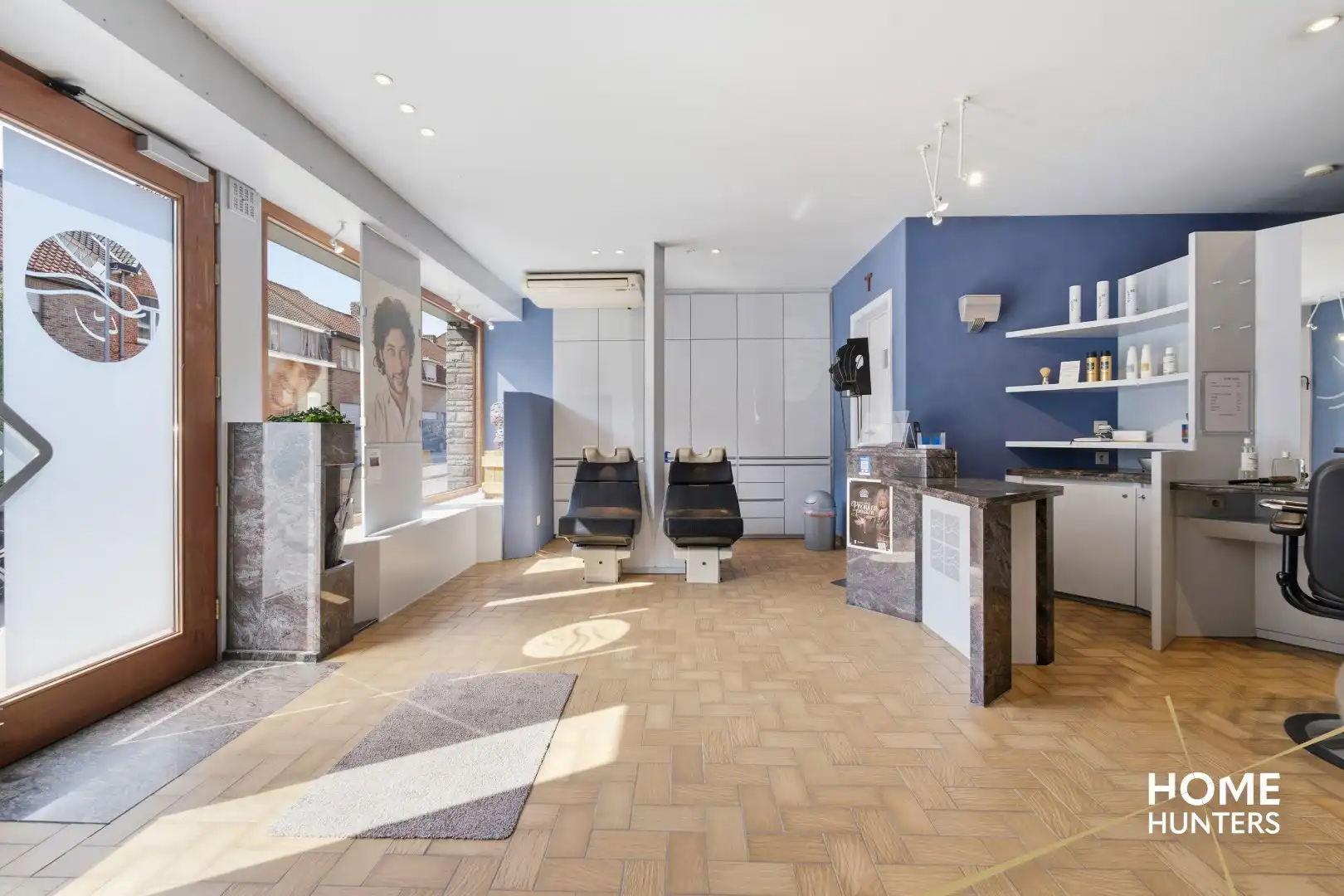 Veelzijdige woning met handelsruimte, 4 slaapkamers, grote garage en zonnige tuin op 497 m² foto 14