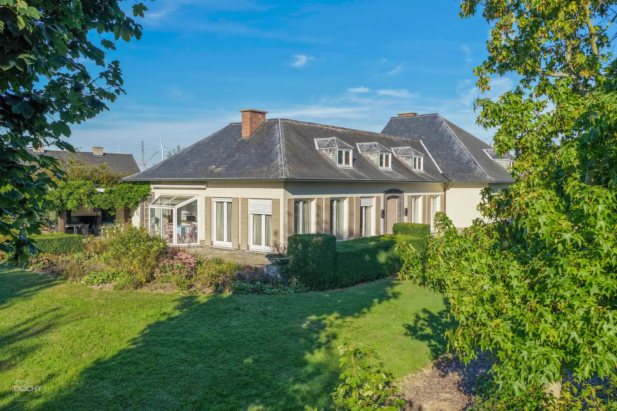 Zeer goed gelegen gelijkvloerse villa op ca. 1.800m² foto 4
