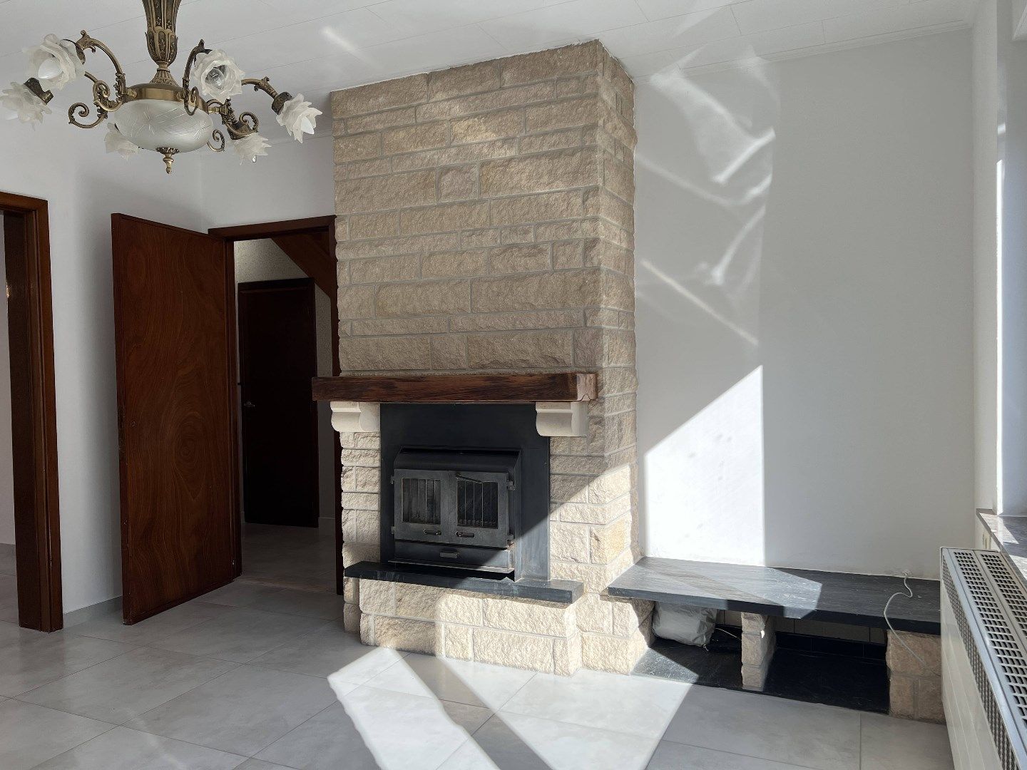 Goed gelegen rijwoning met tuintje foto 6