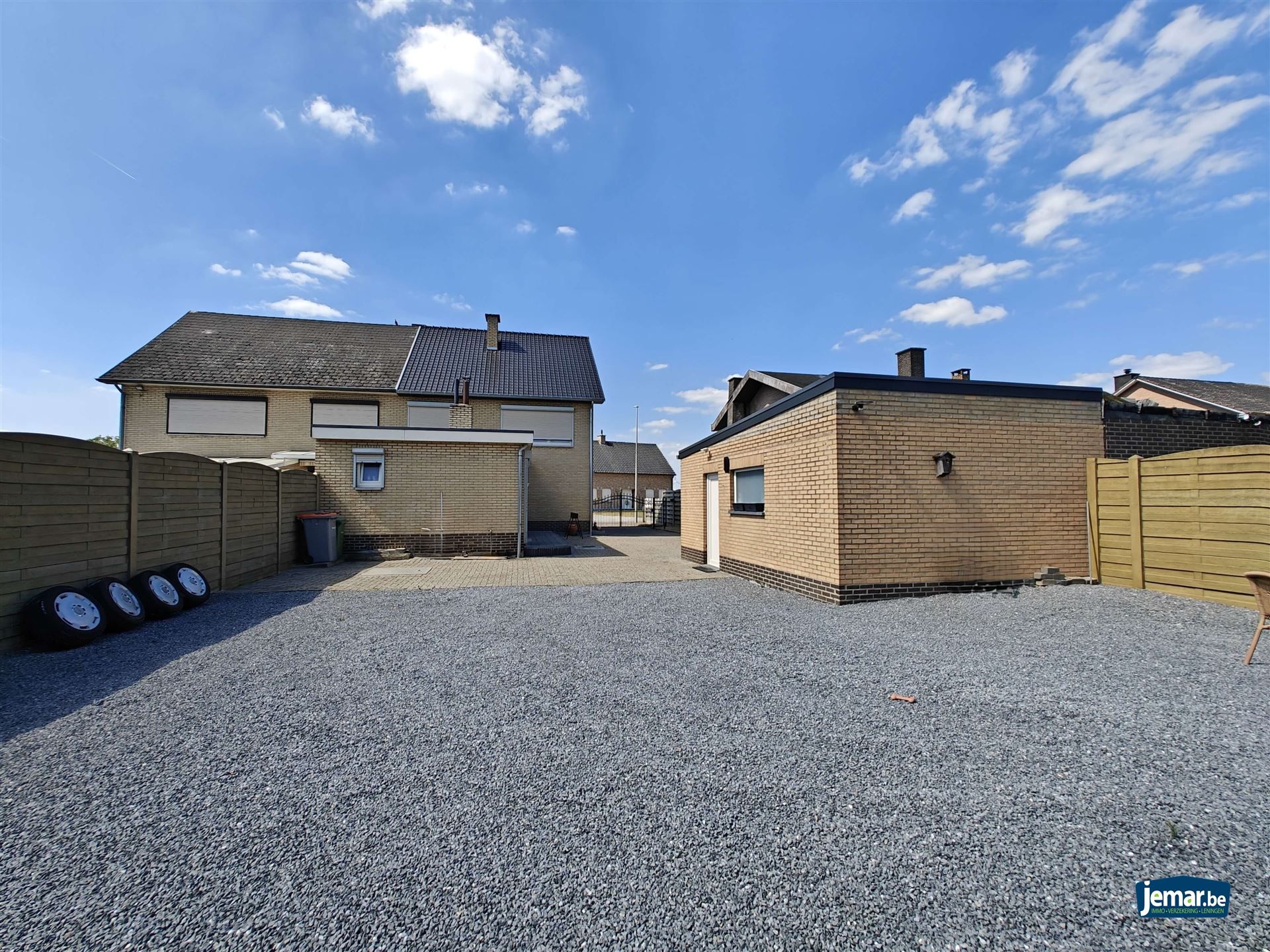 Instapklare woning met 3 slaapkamers in het hartje van Meeswijk  foto 2