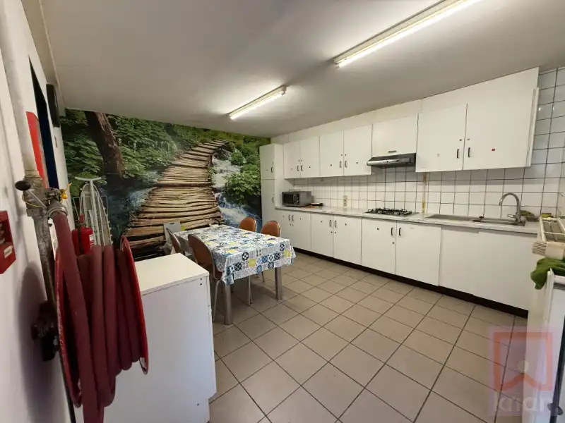 Gebouw met 11 kamerwoningen, centrum Geel op 8a66. foto 5
