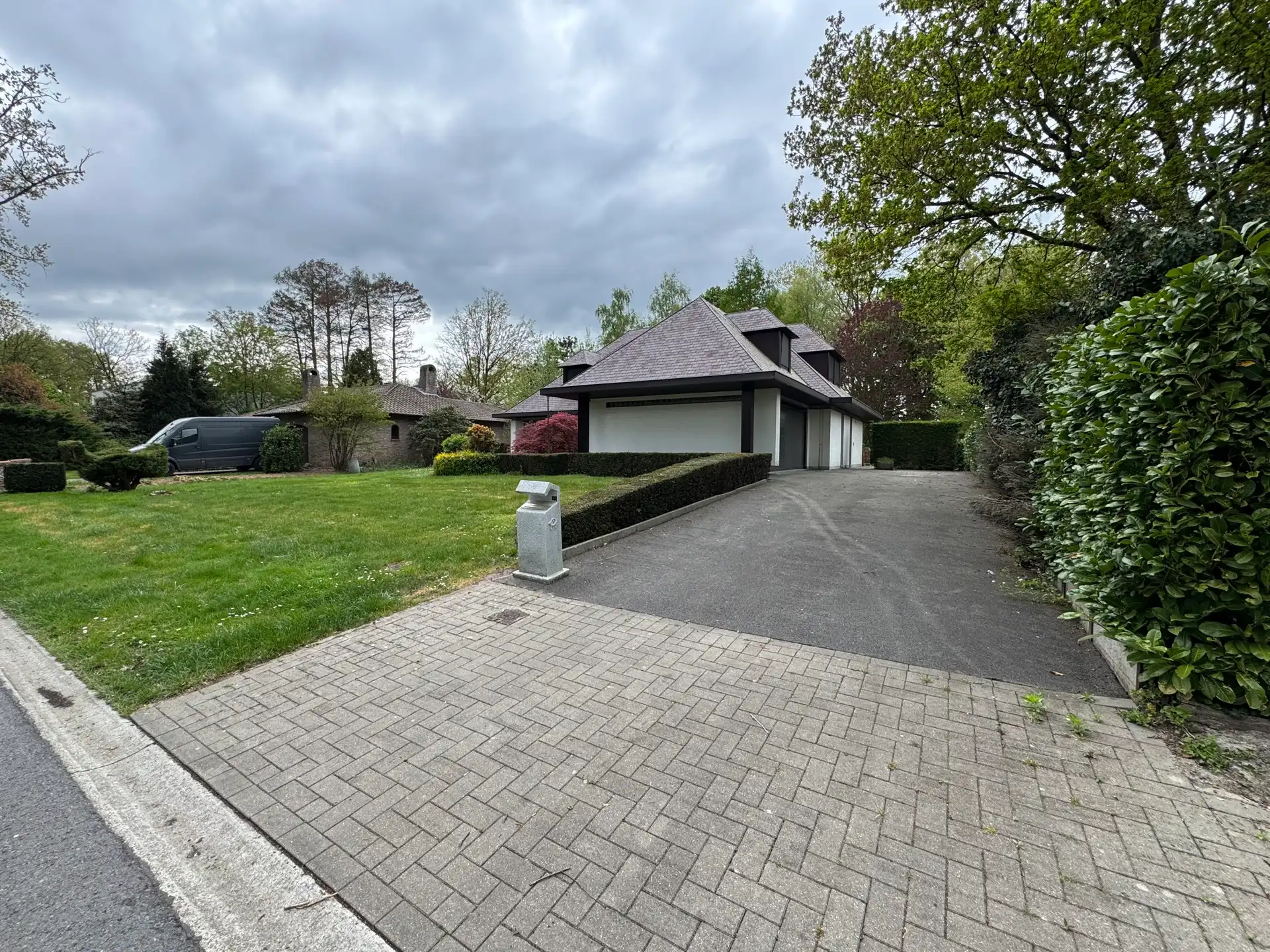 Ruime gezinswoning met tuin en garage nabij N16 en A12  foto 2