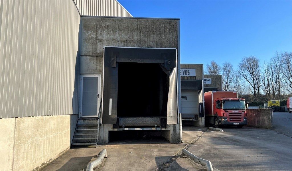 Opslagruimte te huur vlakbij R4 te Evergem foto 2