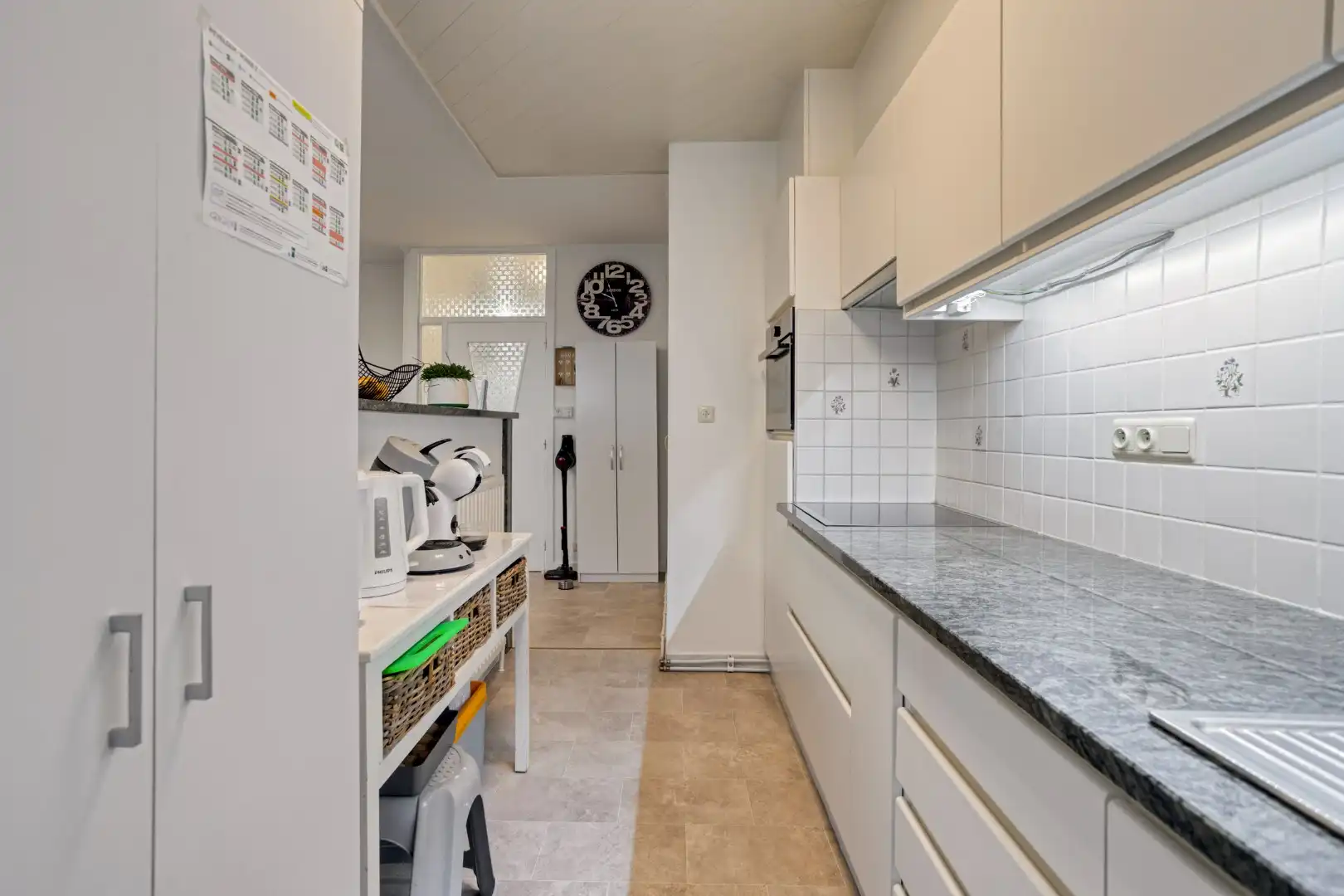 Zeer mooi gerenoveerd appartement met 2 slaapkamers en garage! foto 9