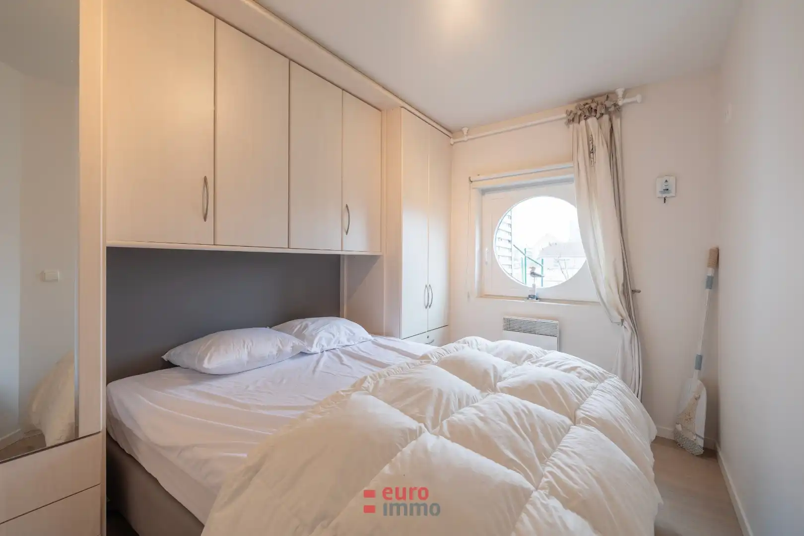 Lichtrijk hoekappartement met zonnige tuin en verwarmd buitenzwembad foto 8