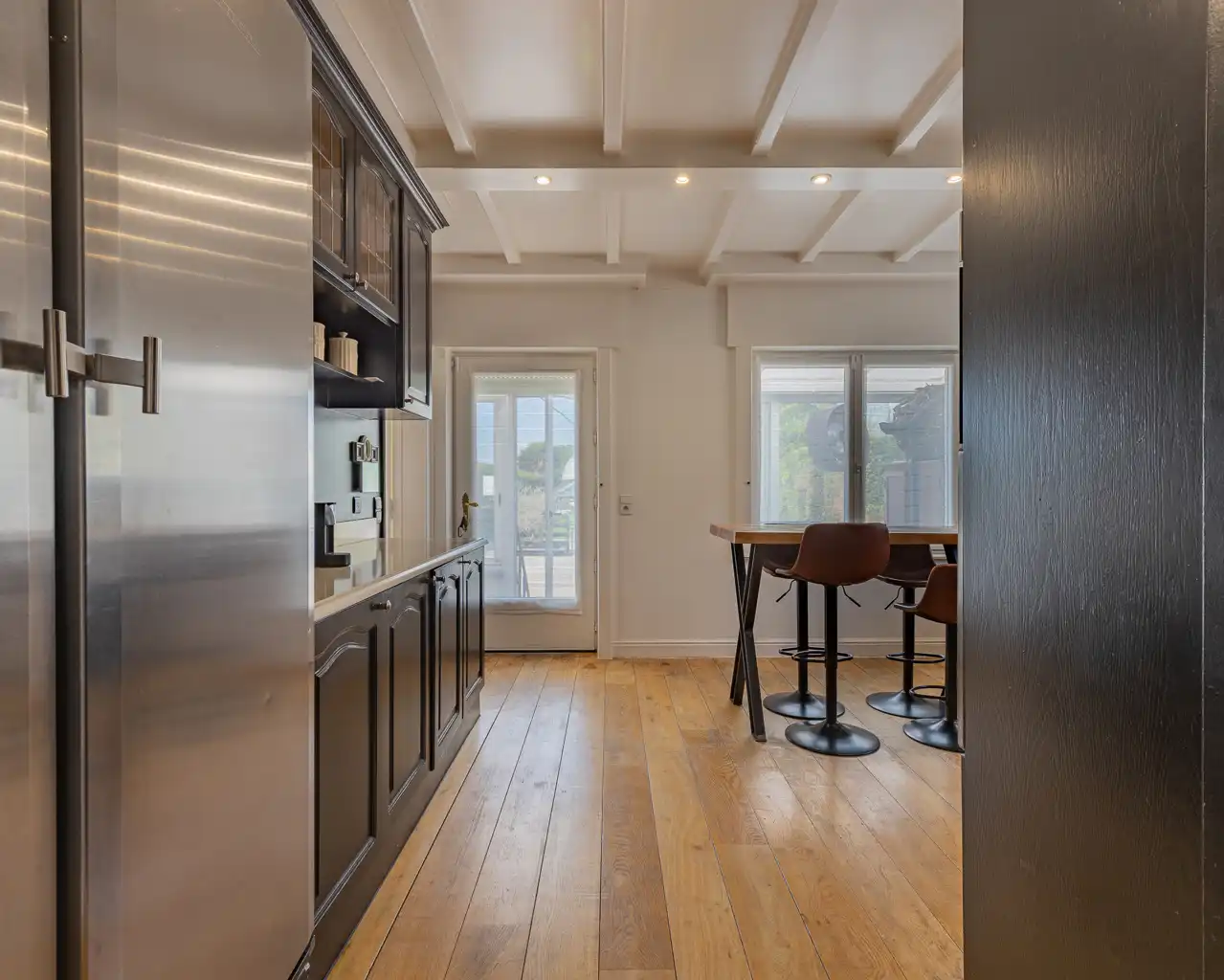 Knappe villa op 22a met bijgebouw foto 5