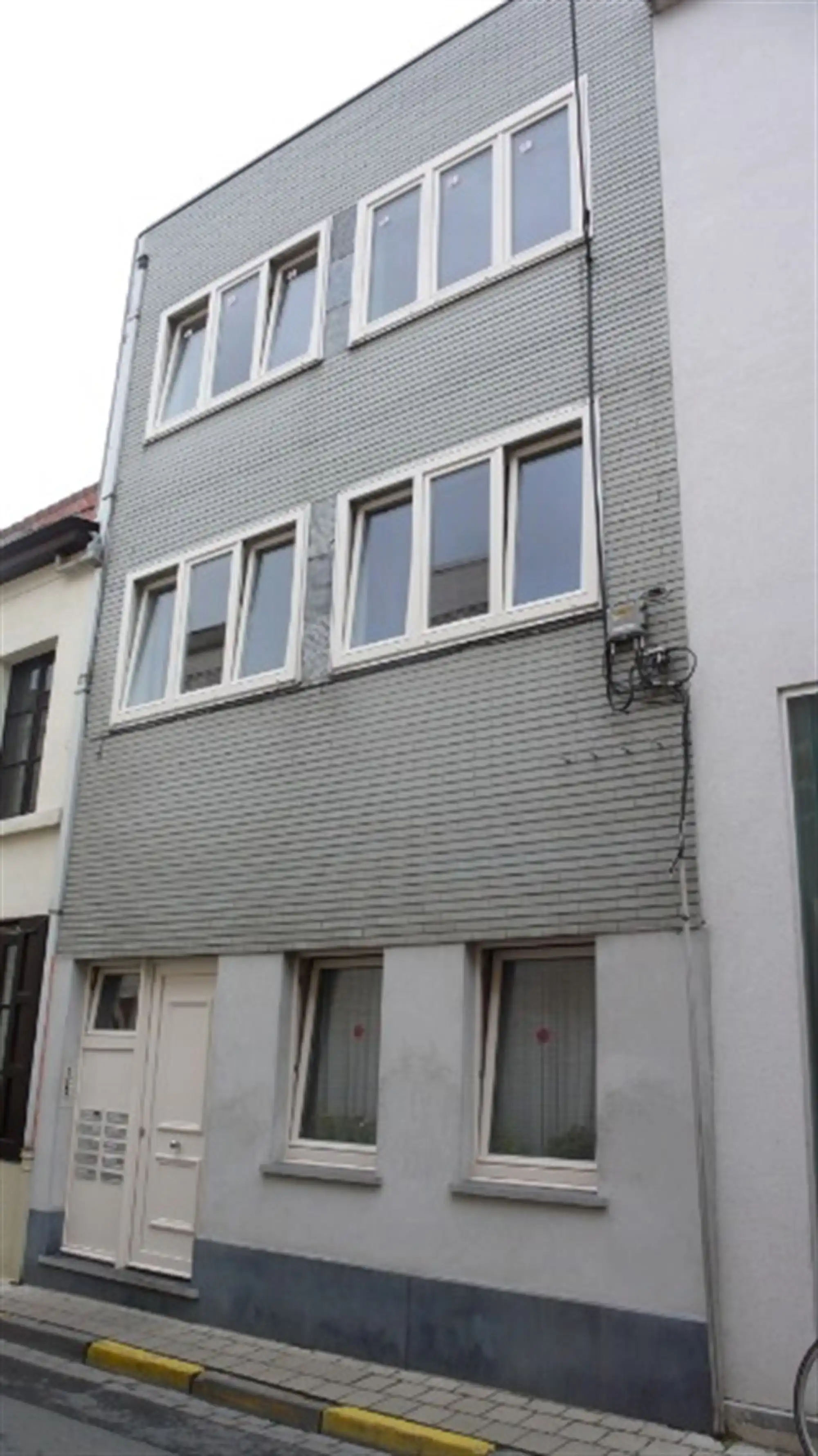 Gemeubelde studio in centrum Kortrijk foto 2