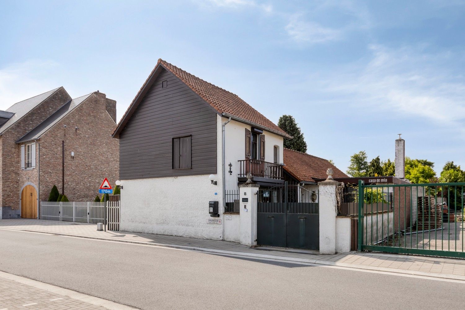 Karaktervolle woning op ruim perceel in Neerharen/Lanaken foto 4
