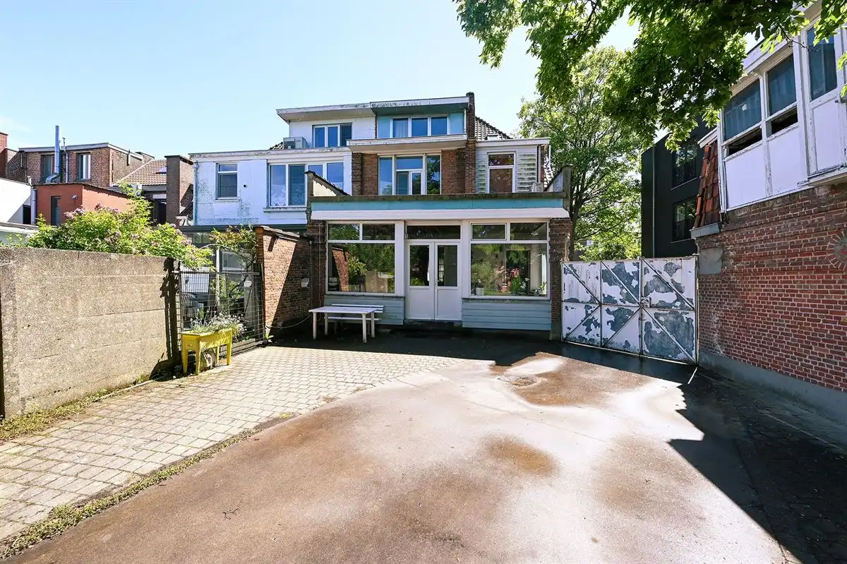 Te renoveren woning en magazijnen op 3100m² foto 3