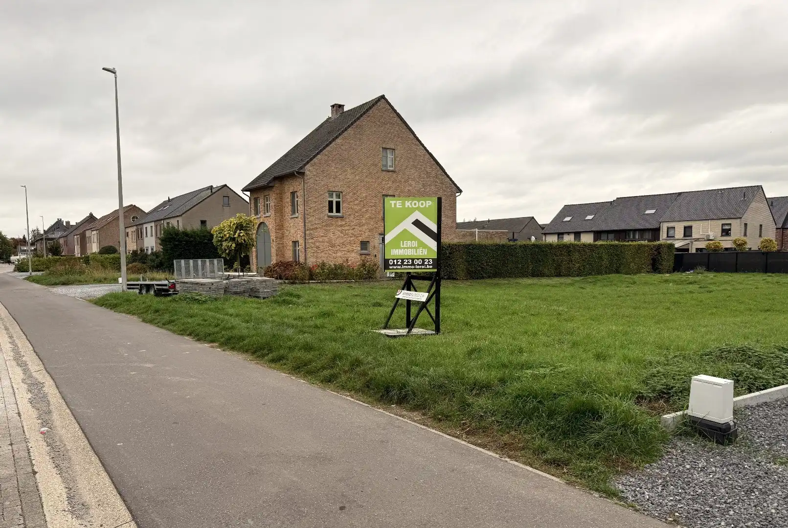Zuidgericht bouwperceel in doodlopende straat nabij centrum Tongeren foto 4
