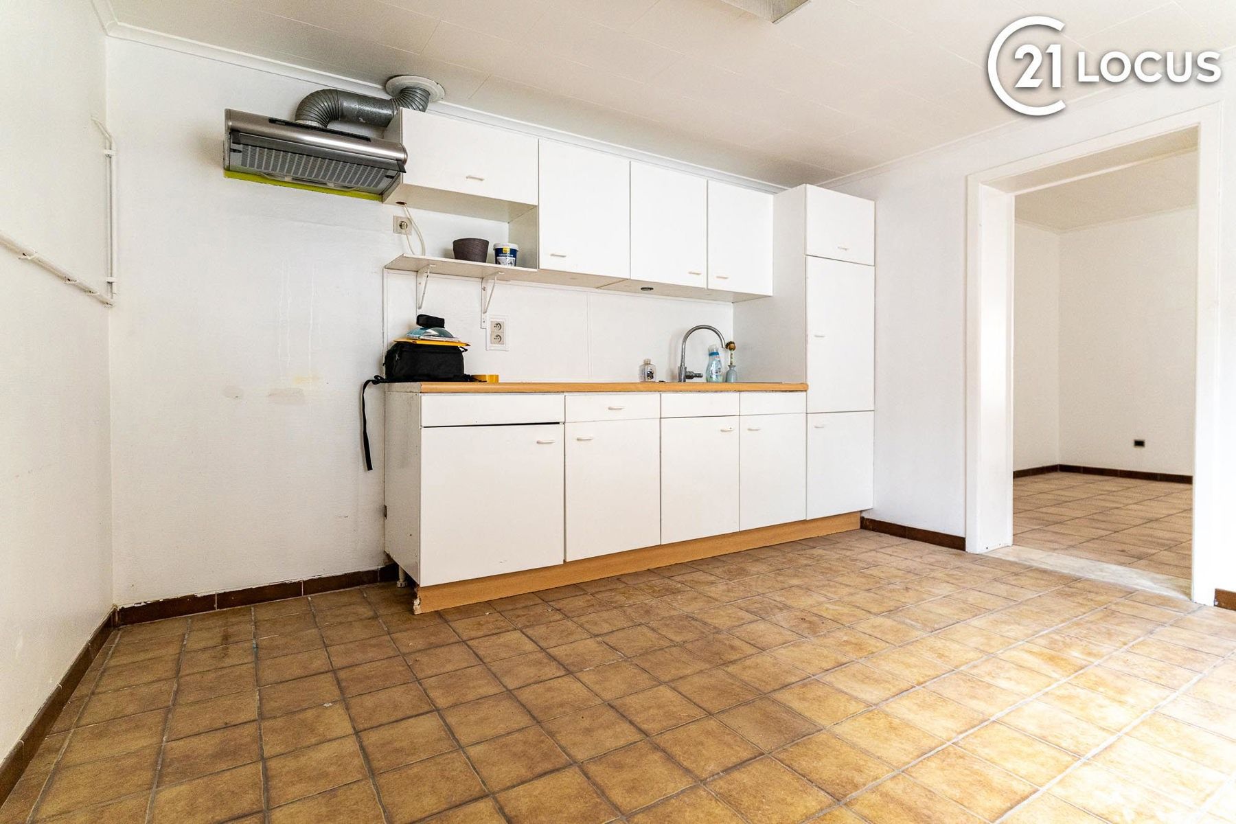Betaalbare, instapklare woning. Op te frissen naar smaak foto 6