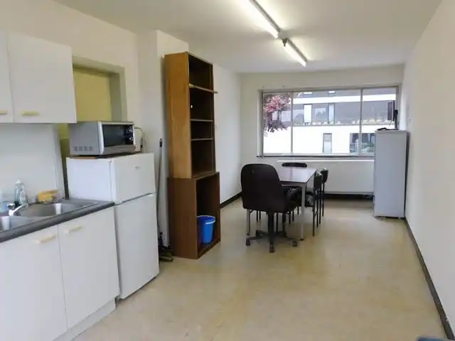 Ruim handelspand op ideale locatie foto 7