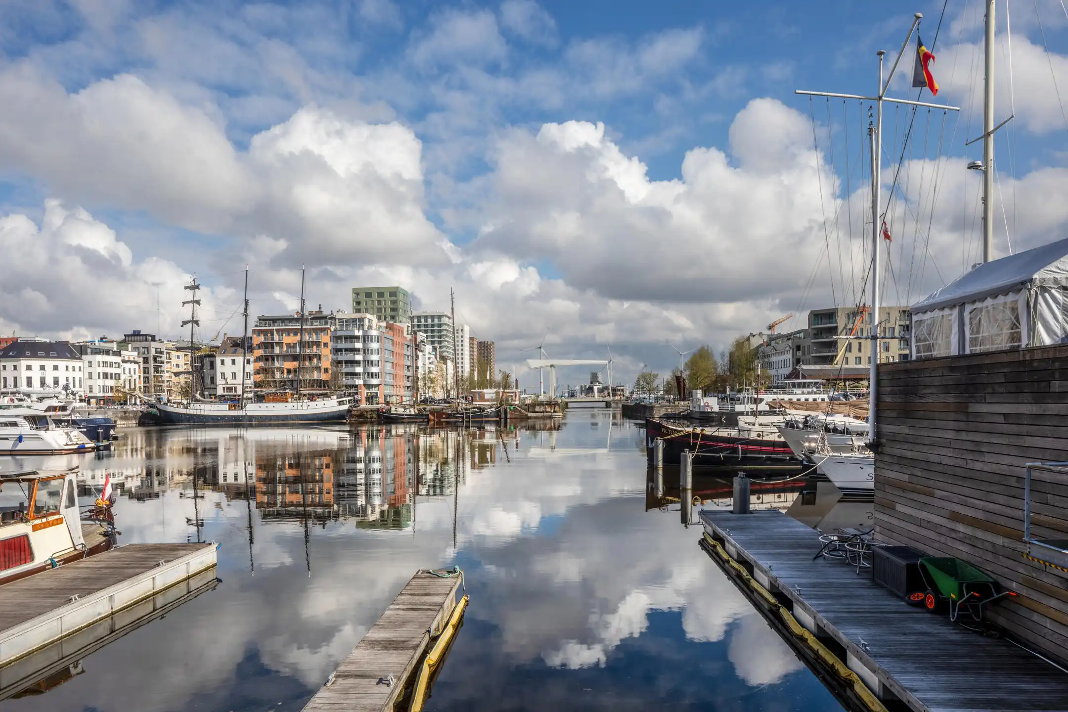 Exclusieve kantoorloft met karakter en uitzicht op het MAS foto 4