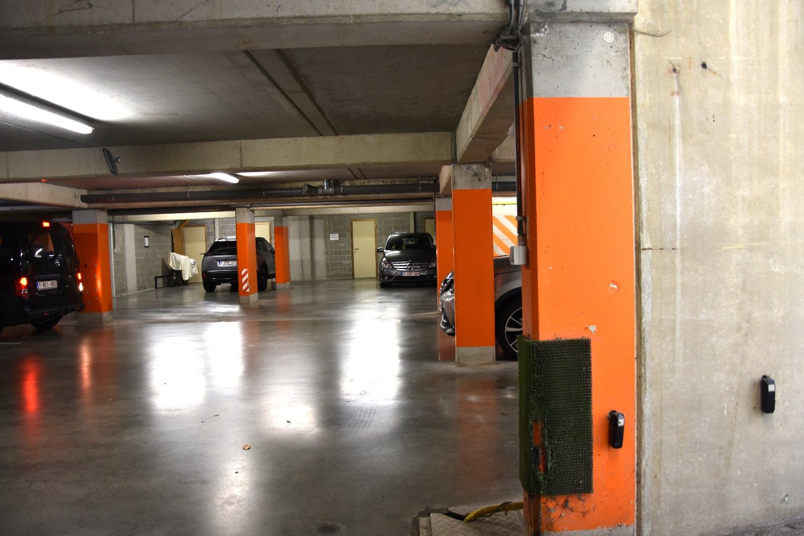 Autostaanplaats te huur. foto 4