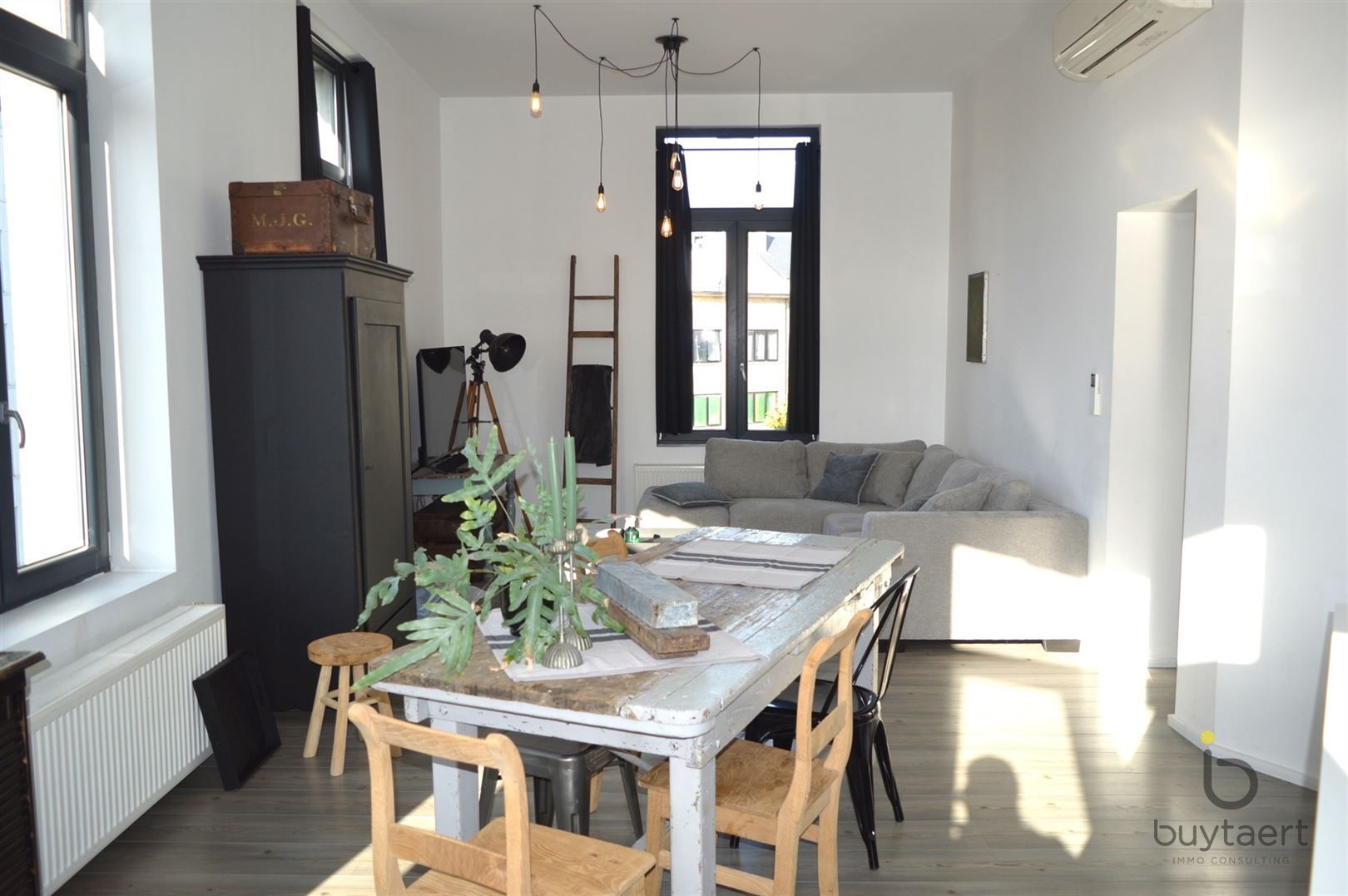 Gezellig en ruim twee slaapkamer appartement op het Zuid! foto {{pictureIndex}}