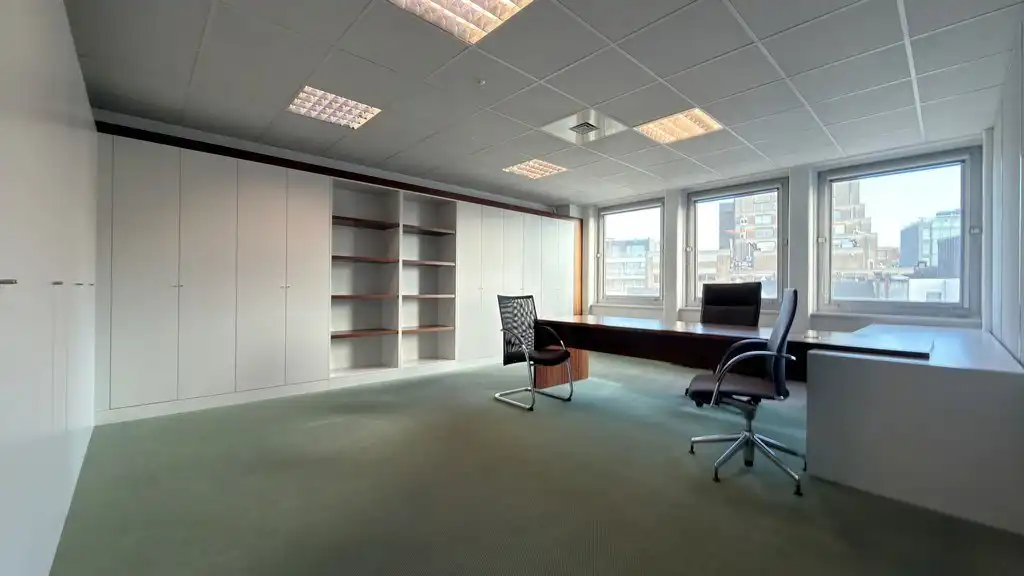 Ingedeelde kantoorruimte te huur nabij station Antwerpen-Centraal foto 5